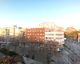 Vista exterior de Pis en venda en L'Hospitalet de Llobregat amb Forn