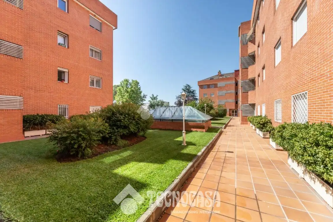 Exterior view of Flat for sale in Las Rozas de Madrid  with Storage room and Community pool