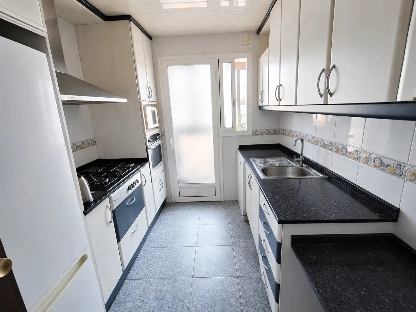 Kitchen of Flat for sale in Cornellà de Llobregat  with Air Conditioner, Heating and Balcony