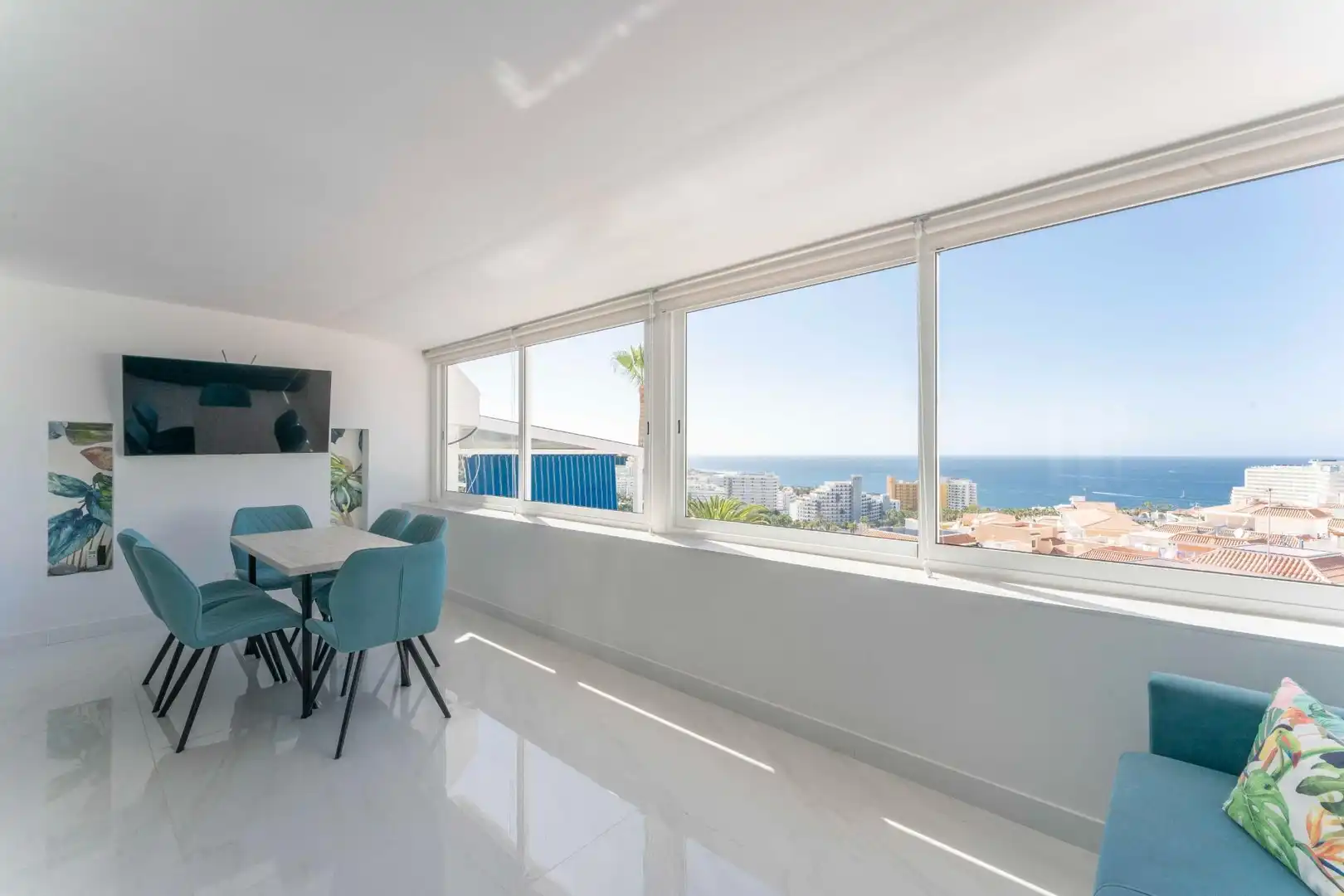 Menjador de Apartament en venda en Adeje amb Aire condicionat, Terrassa i Moblat