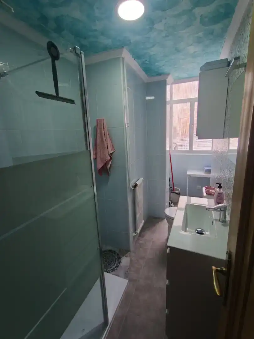 Bathroom of Flat for share in Zona Alta