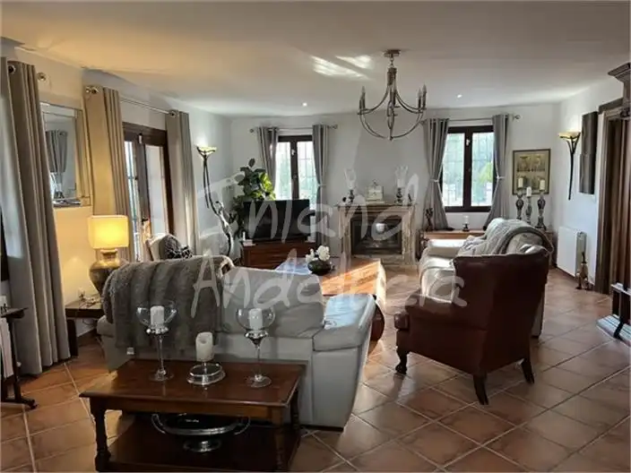 Casa rústica amb piscina en venda a Alcalá la Real, imagen 3