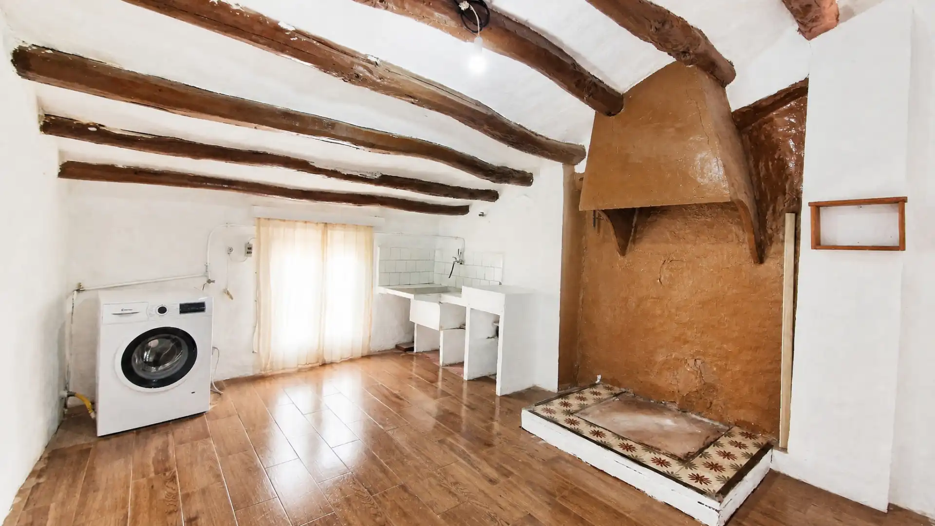 Cuina de Casa adosada en venda en Alloza amb Calefacció, Parquet i Moblat