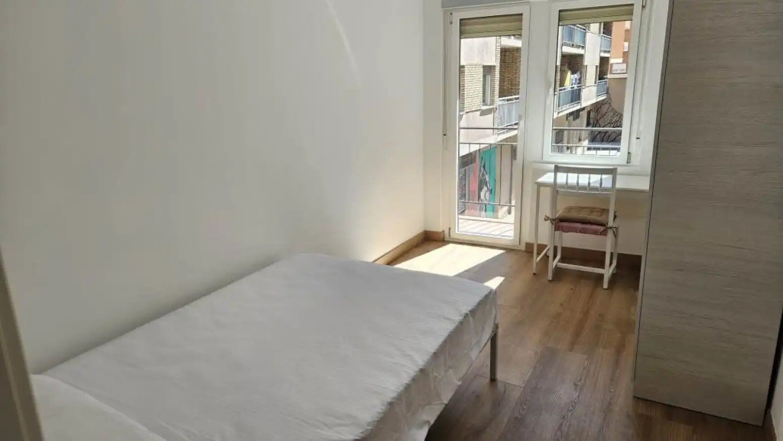 Schlafzimmer von Wohnung zur Miete in Salamanca mit Heizung, Möbliert und Balkon