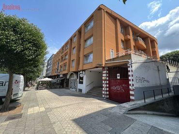 Gewerbefläche zum Verkauf in Santa Santa Cristina 24