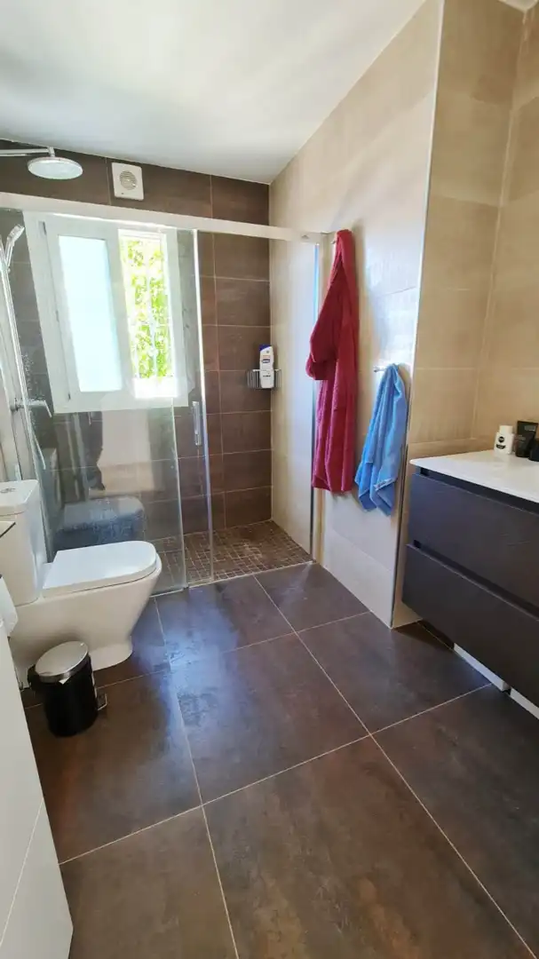 Bany de Casa o xalet en venda en Benalmádena amb Aire condicionat, Jardí privat i Terrassa