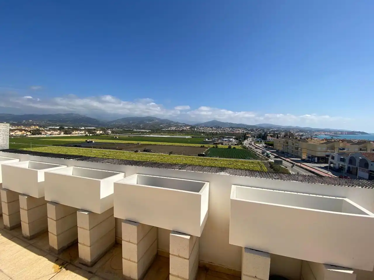 Vista exterior de Pis en venda en Vélez-Málaga amb Terrassa, Traster i Piscina comunitària