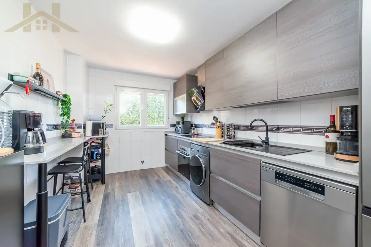 Casa aparellada amb jardí en venda a Calle Camilo José Cela, imagen 5