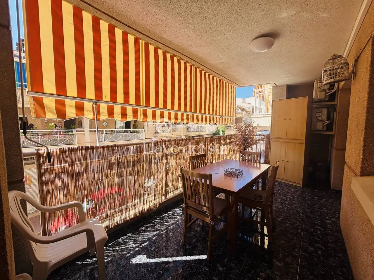 Flat with terrace for sale in Calle Lotería