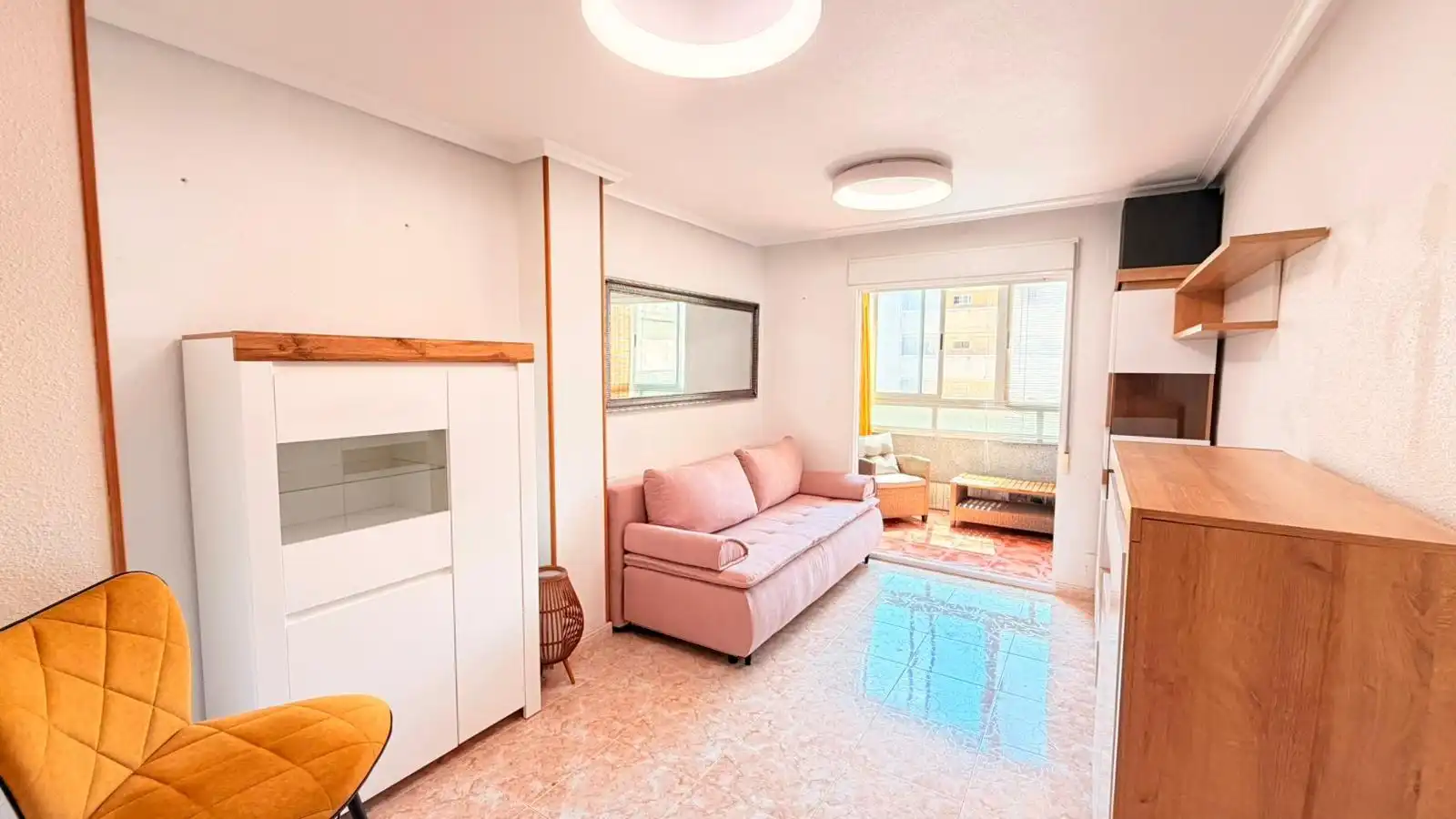 Sala d'estar de Pis en venda en Torrevieja amb Calefacció, Terrassa i Moblat
