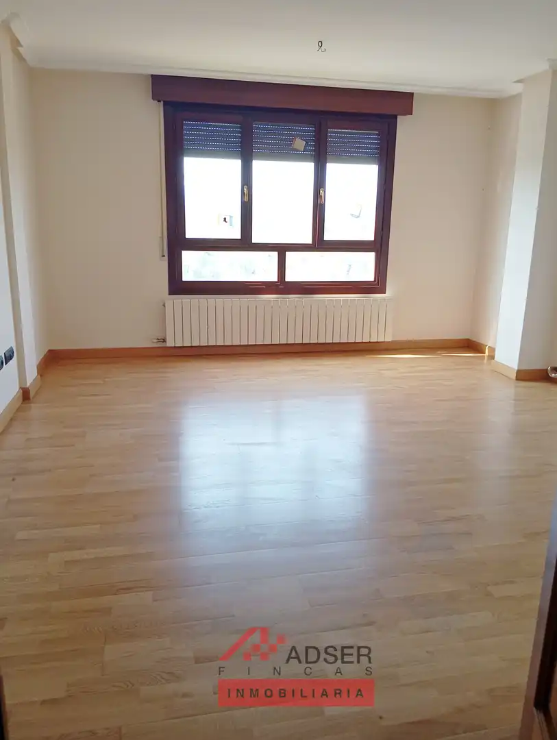 Habitación de Piso en venta en  Logroño con Calefacción, Jardín privado y Parquet