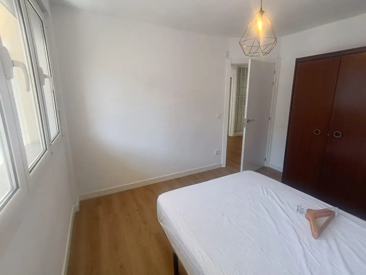Schlafzimmer von Wohnung zur Miete in Santander mit Abstellraum, Möbliert und Balkon