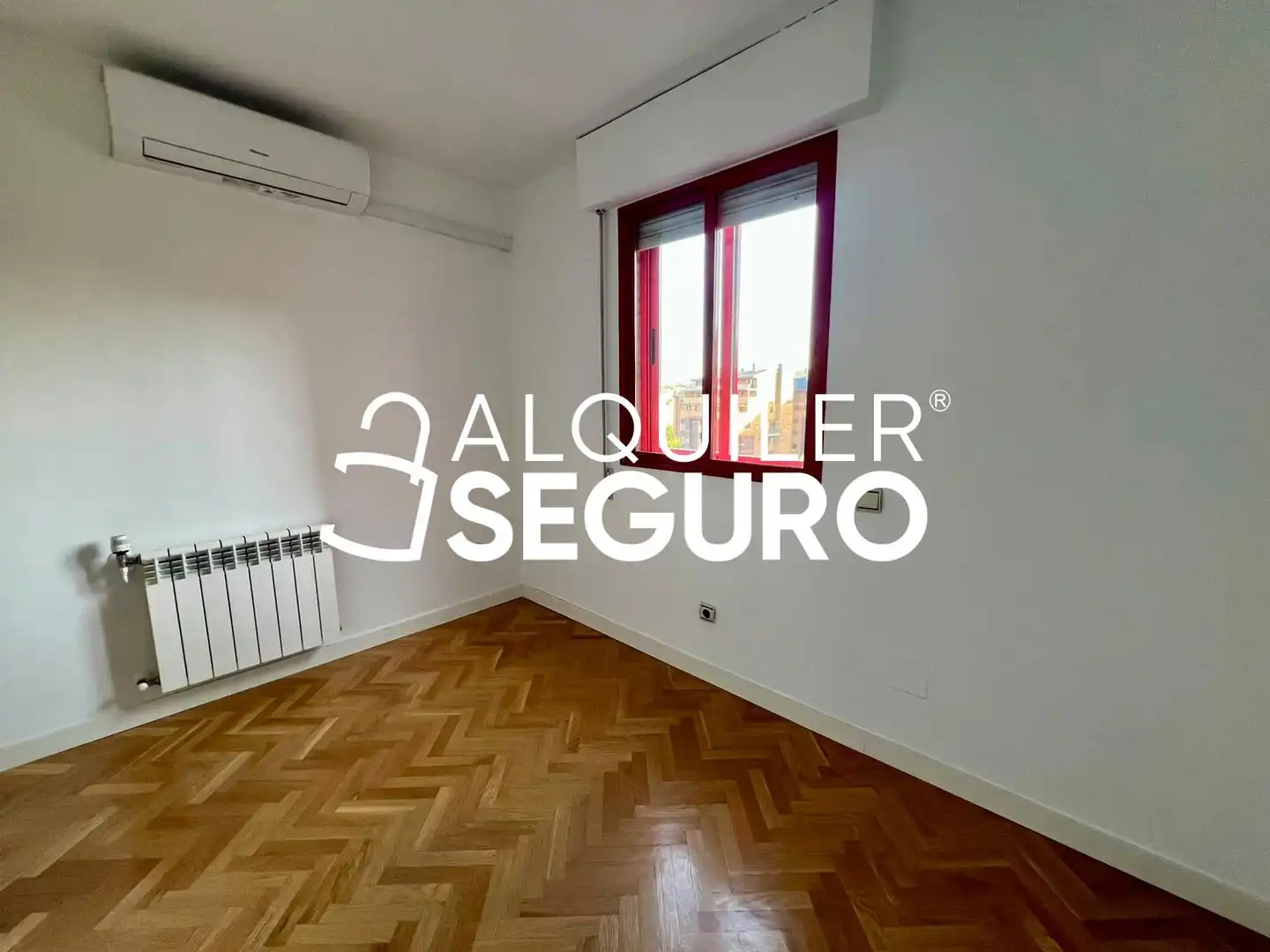 Bedroom of Flat for rent in Madrid  with Air Conditioner and Heating