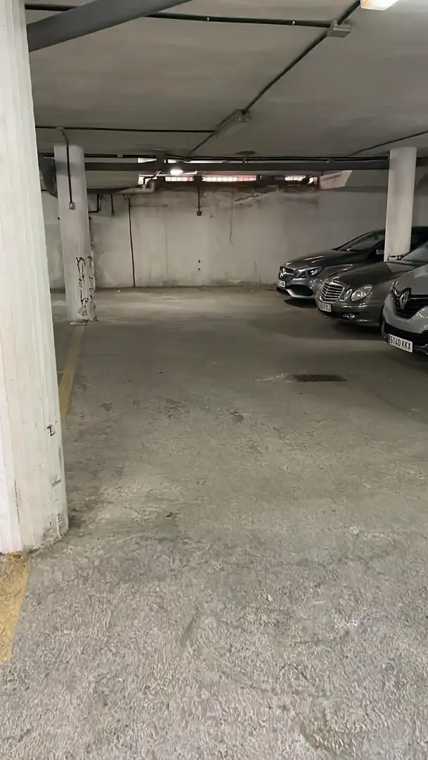Parkplatz von Garage zum Verkauf in Sevilla