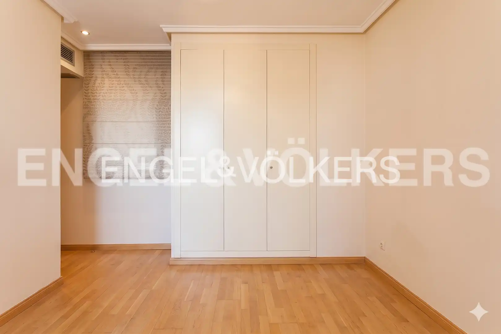 Dormitori de Àtic de lloguer en Madrid amb Aire condicionat, Calefacció i Parquet