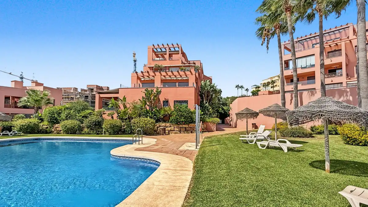 Apartment with pool for sale in Hipódromo - Cerrado del Águila