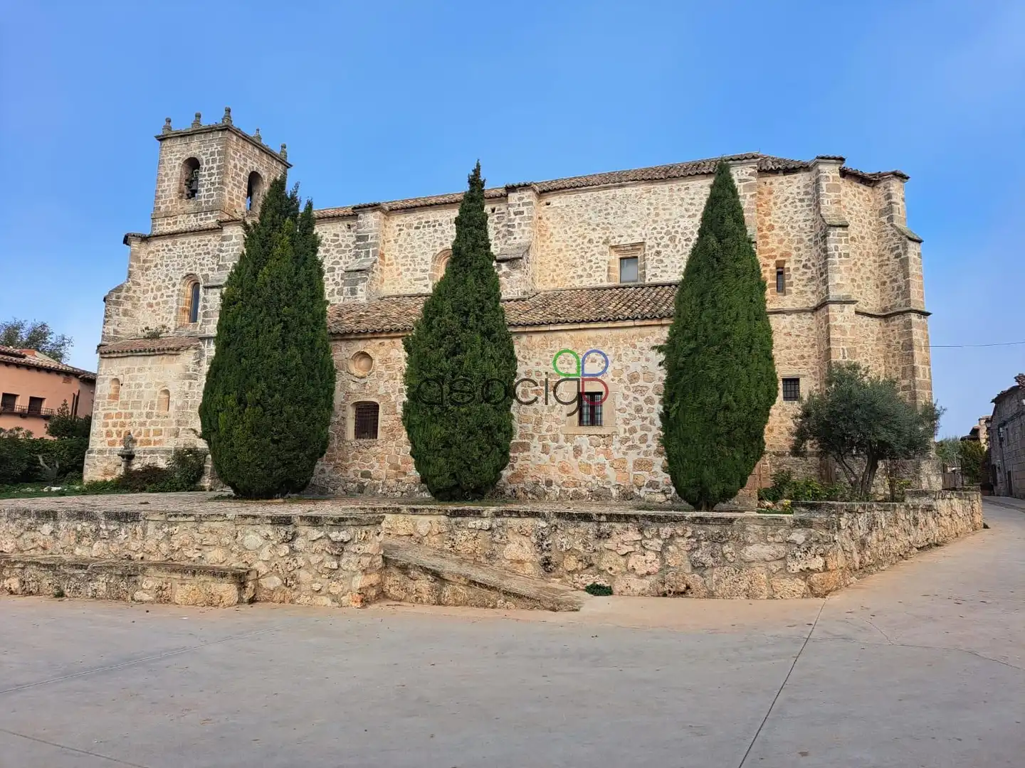 Vista exterior de Piso en venta en El Olivar con Calefacción y Amueblado