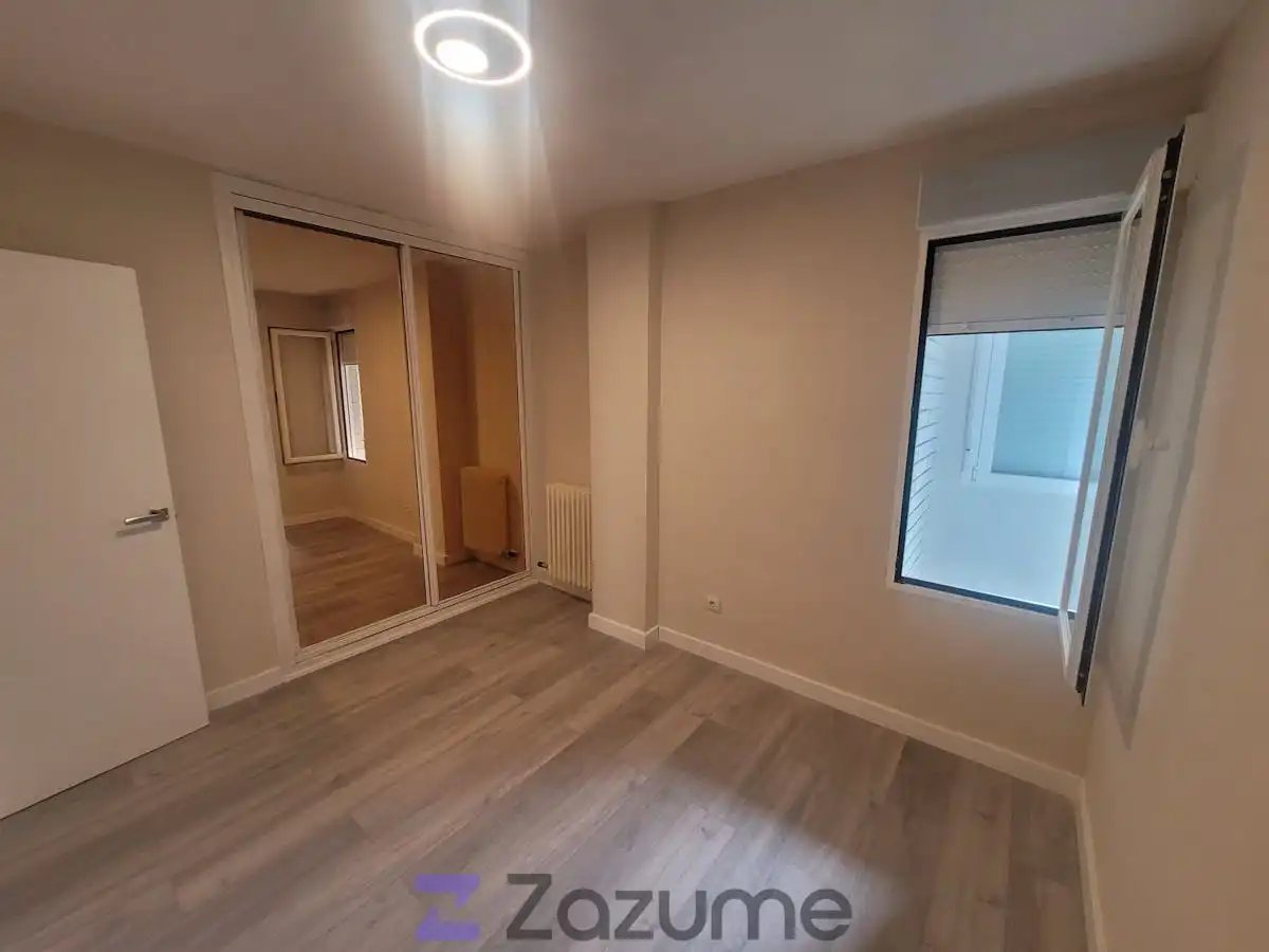 Bedroom of Flat for rent in Valladolid  with Heating, Parquet flooring and Terrace