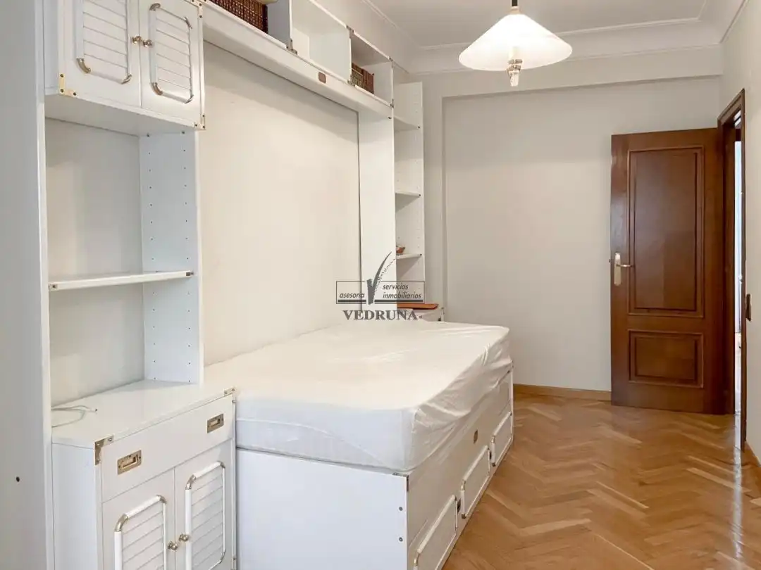 Bedroom of Flat for rent in Zaragoza  with Heating and Terrace