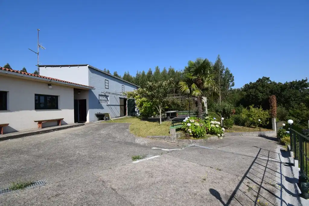 Vista exterior de Casa o xalet en venda en Pontedeume amb Calefacció, Jardí privat i Moblat
