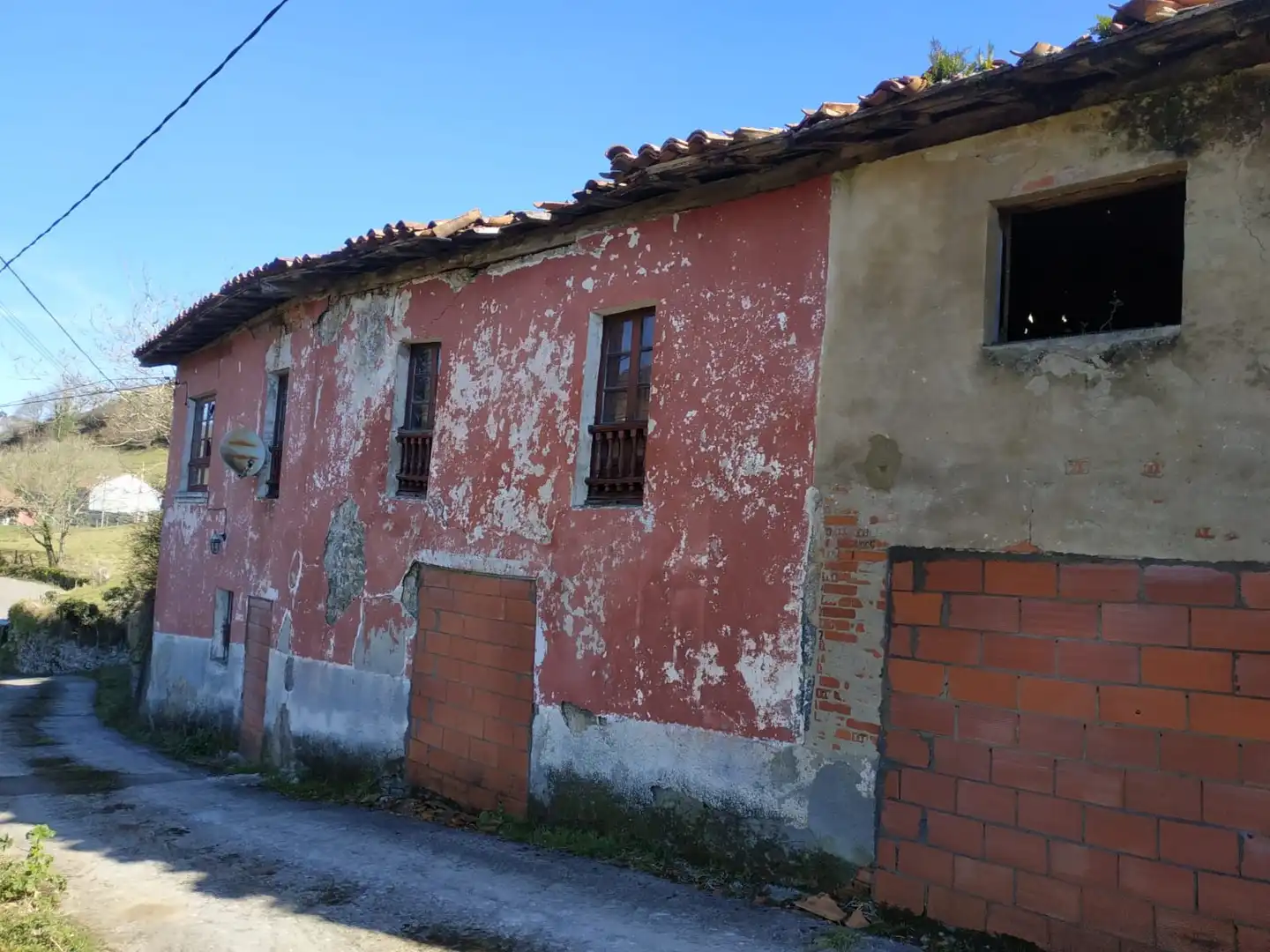 Vista exterior de Casa o chalet en venta en Parres con Piscina