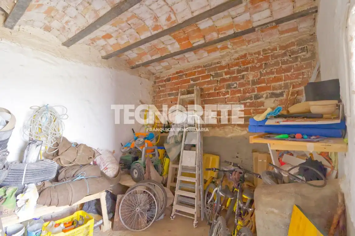 Casa adosada en venta en Consuegra con Jardín privado