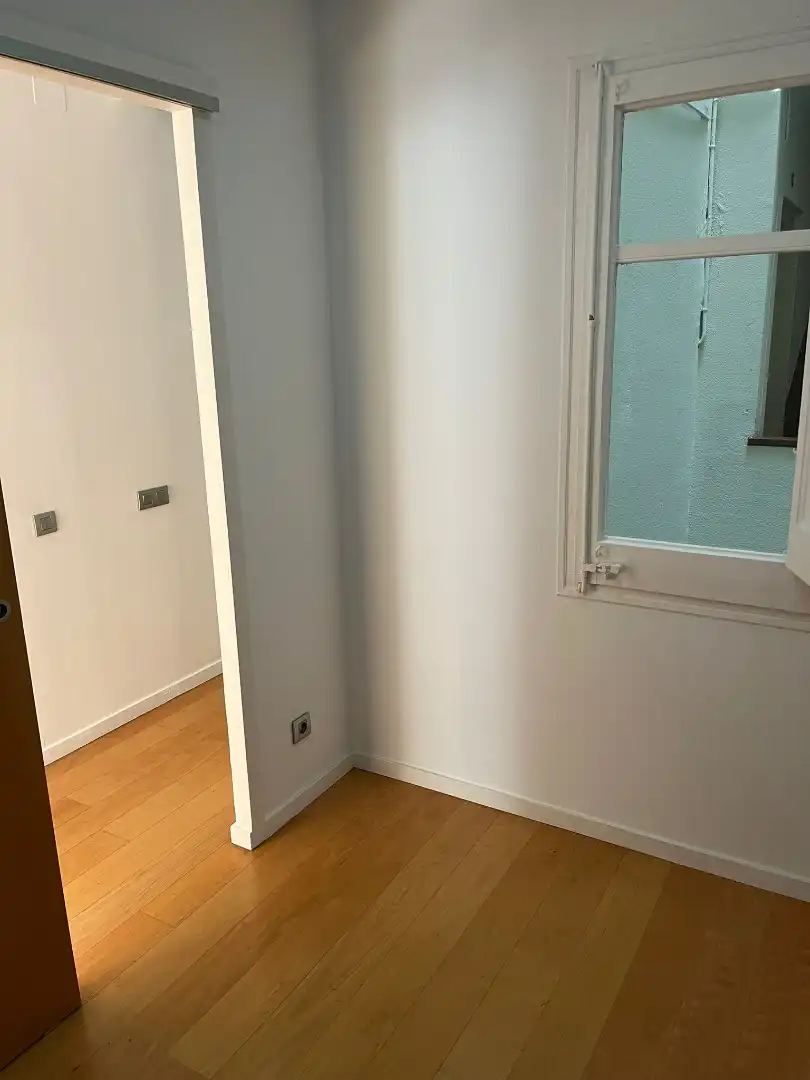 Habitación de Piso en venta en Barcelona con Horno, Lavadora y Microondas