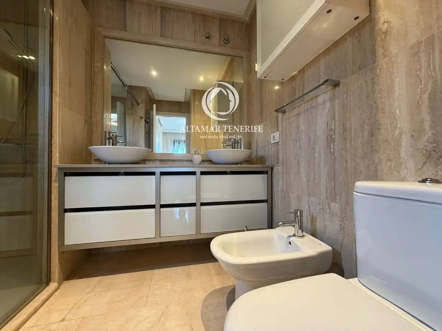 Badezimmer von Einfamilien-Reihenhaus zur Miete in Adeje mit Klimaanlage, Terrasse und Abstellraum