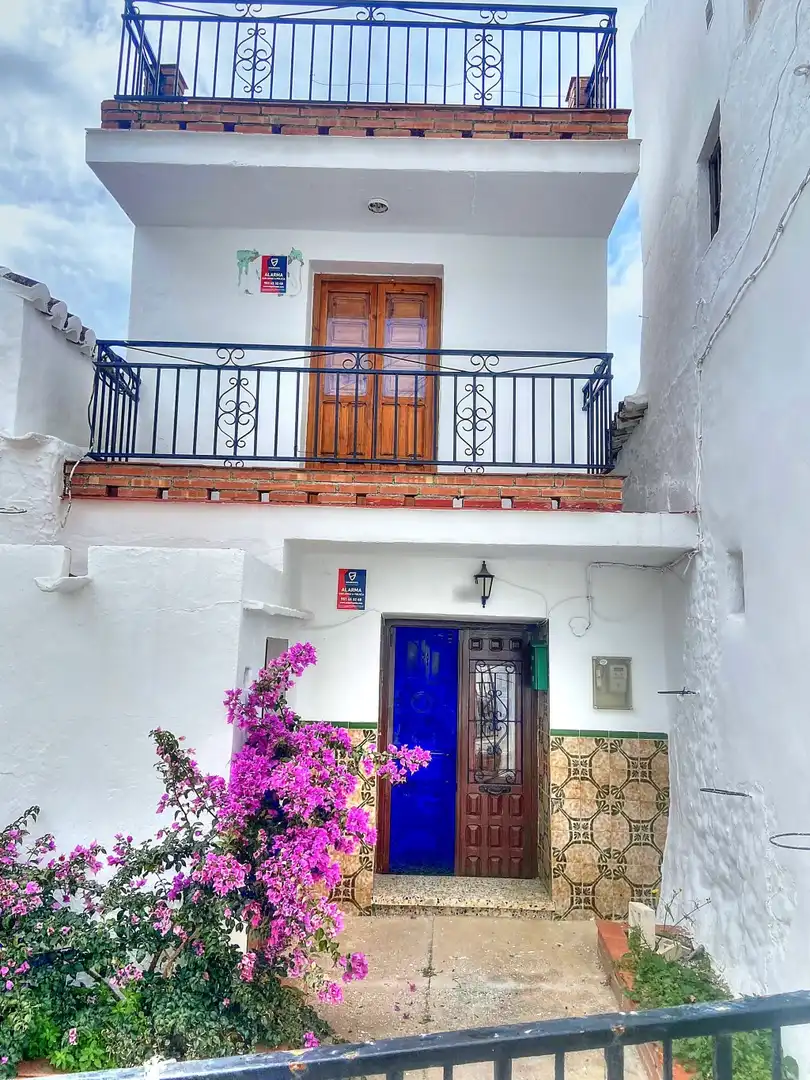 Vista exterior de Finca rústica en venta en Salares con Terraza, Trastero y Amueblado