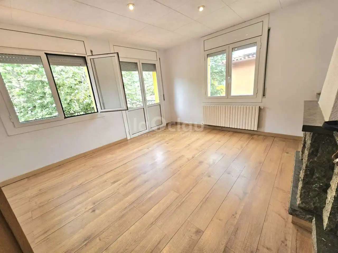 Schlafzimmer von Wohnung zum Verkauf in Tona mit Heizung, Parkett und Terrasse