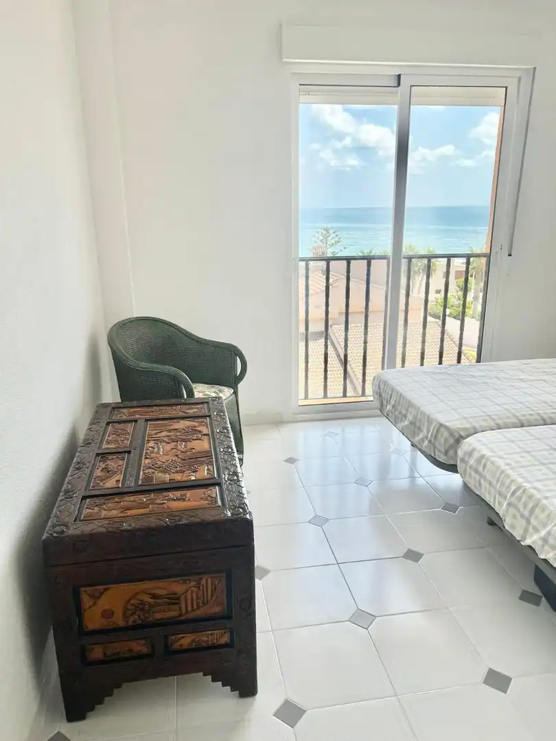 Dormitori de Apartament de lloguer en La Manga del Mar Menor amb Calefacció, Terrassa i Moblat
