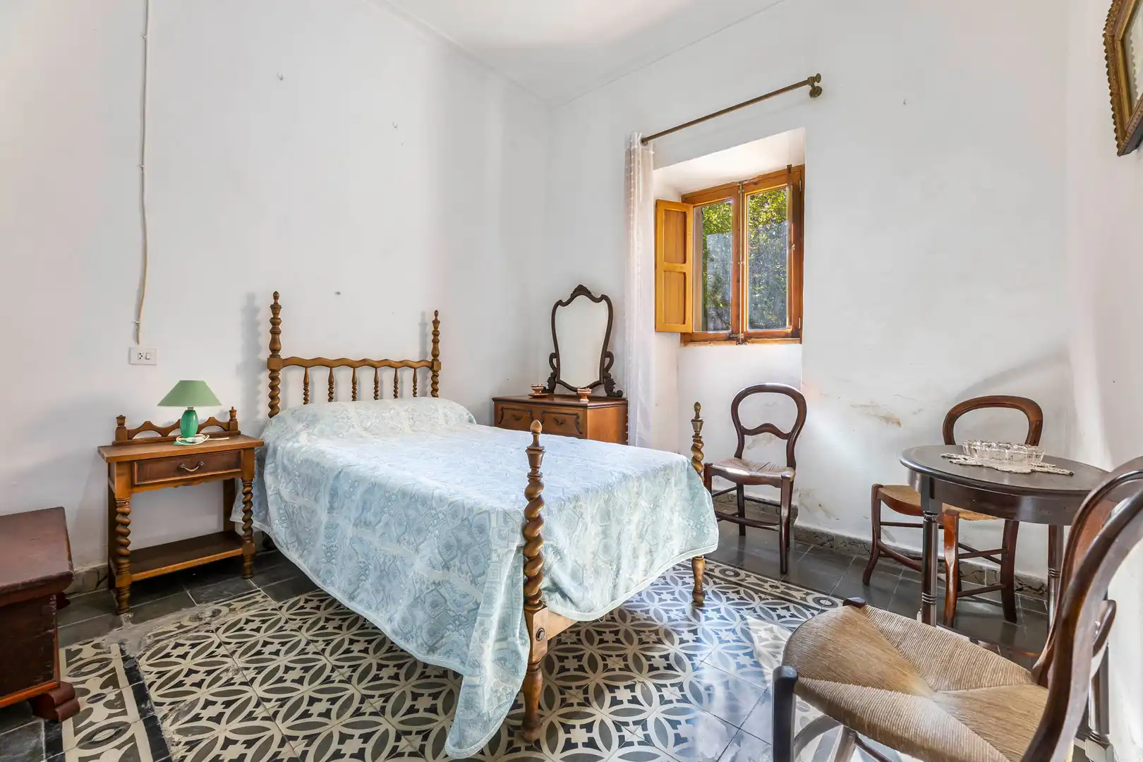 Habitación de Casa adosada en venta en Santa María del Camí con Jardín privado, Trastero y Amueblado