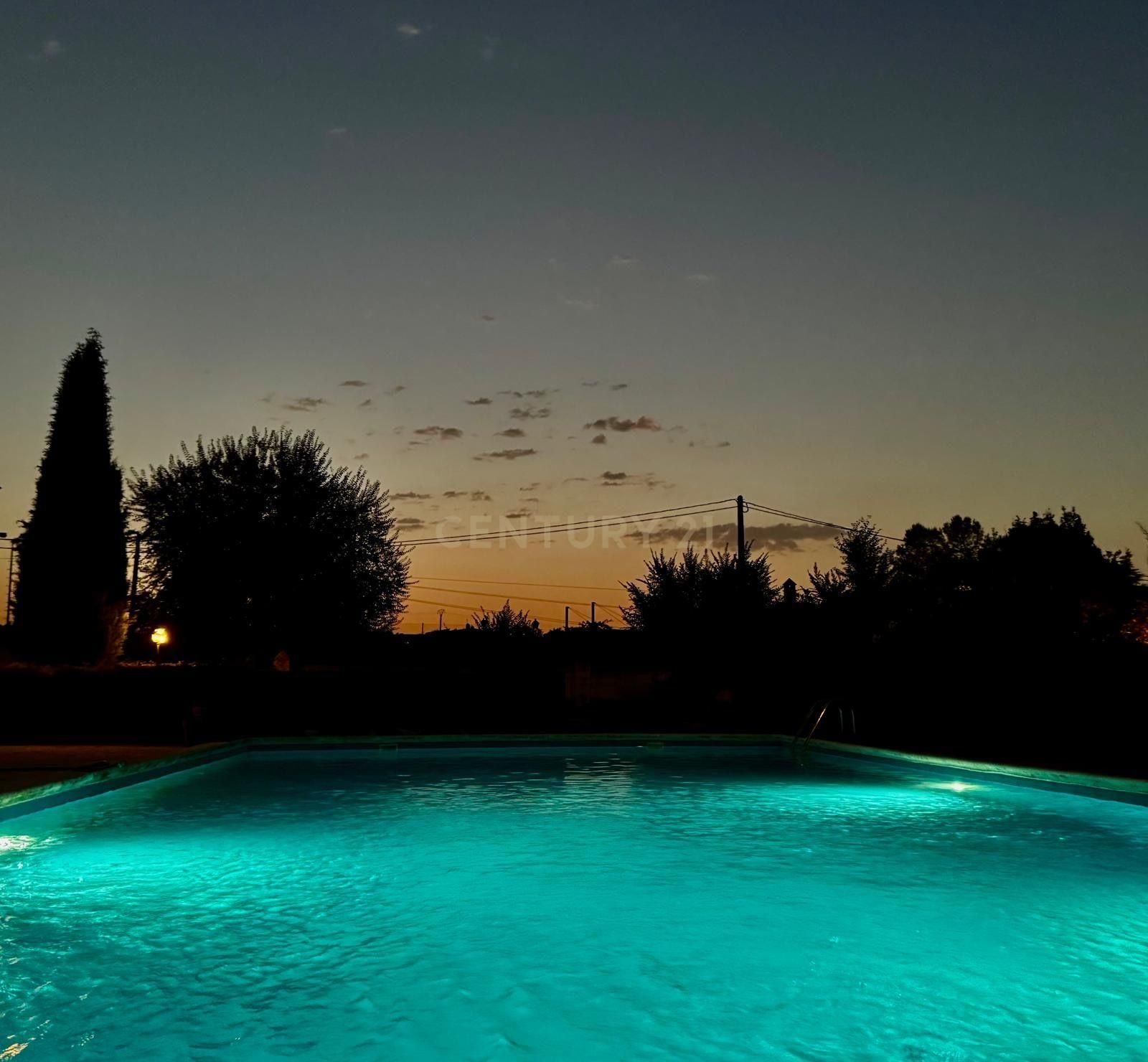 Piscina de Casa o xalet en venda en Cáceres Capital amb Aire condicionat, Jardí privat i Traster
