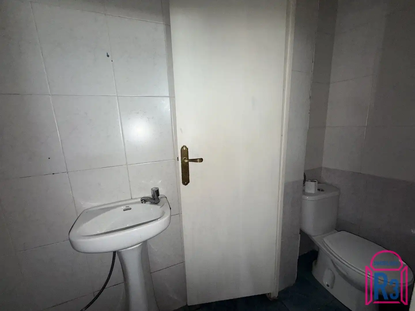 Bany de Local de lloguer en León Capital 