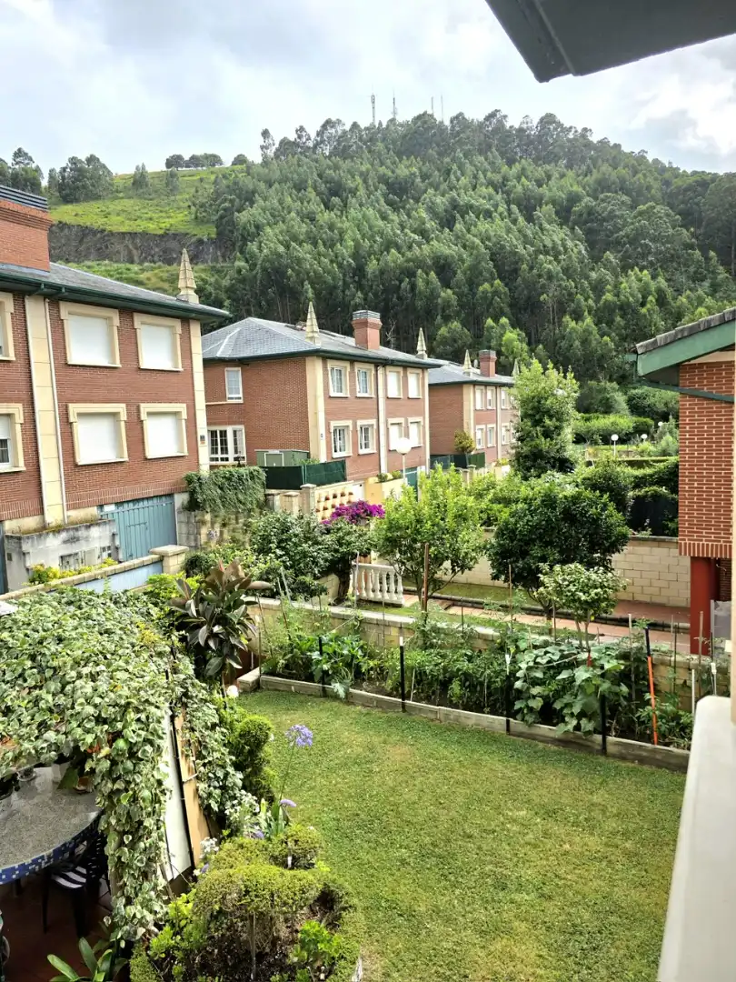 Jardín de Casa adosada en venta en Castro-Urdiales con Calefacción, Jardín privado y Terraza