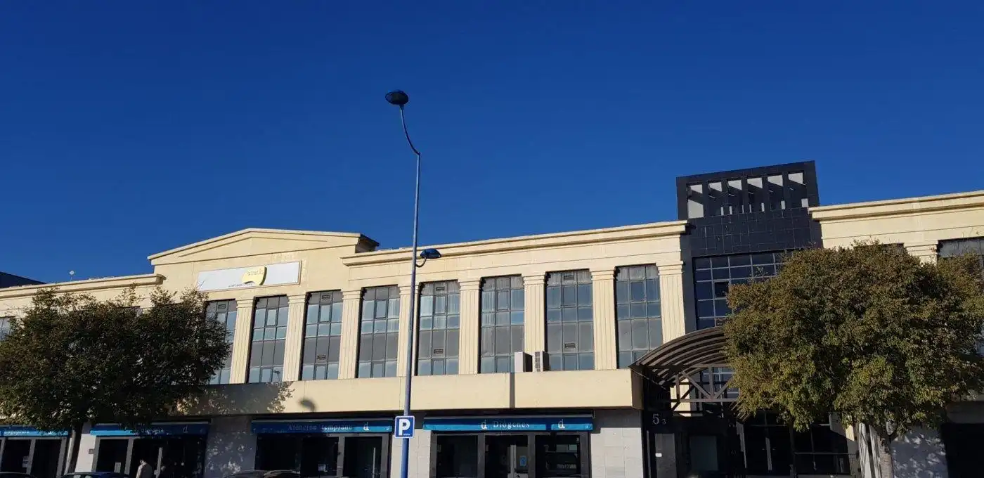 Außenansicht von Büro zum Verkauf in Sevilla mit Klimaanlage