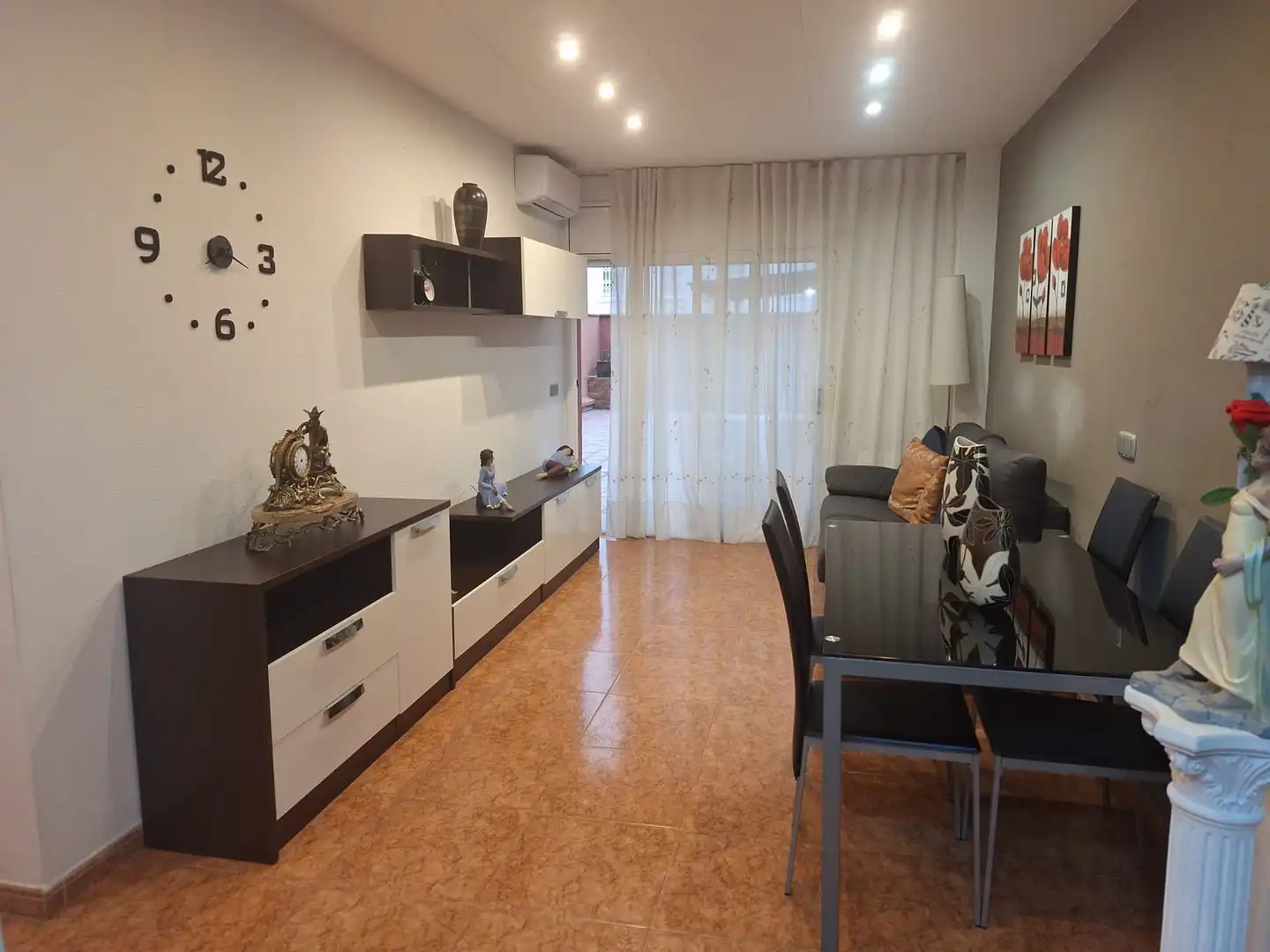 Sala d'estar de Pis en venda en Pineda de Mar amb Aire condicionat, Terrassa i Alarma