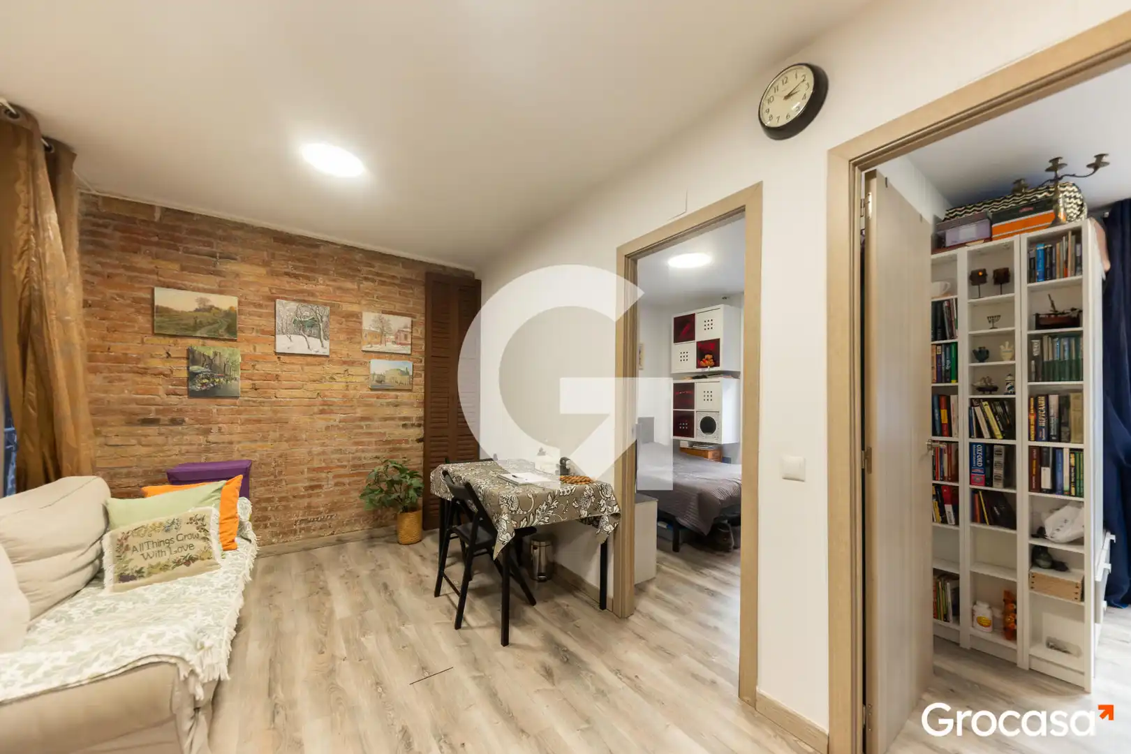 Flat for sale in Barcelona  with Air Conditioner, Oven and Washing machine