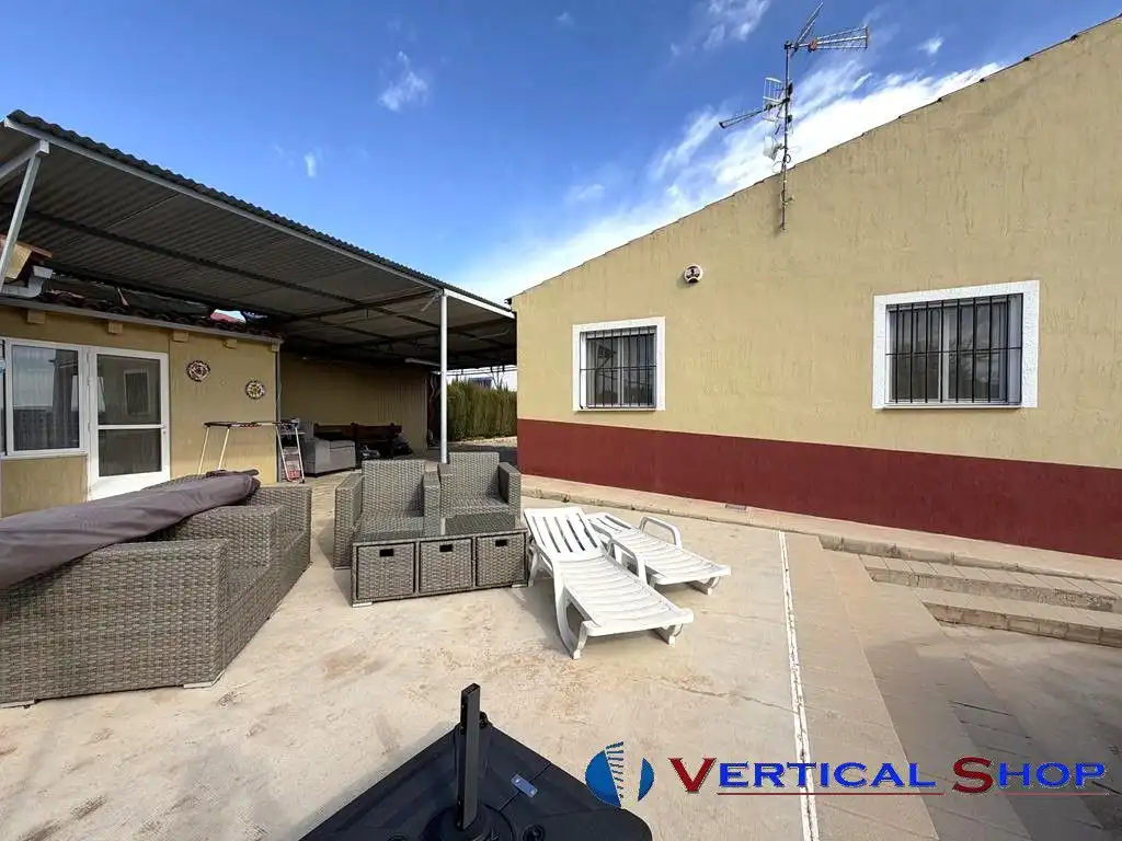 Vista exterior de Casa o xalet en venda en Caudete amb Aire condicionat