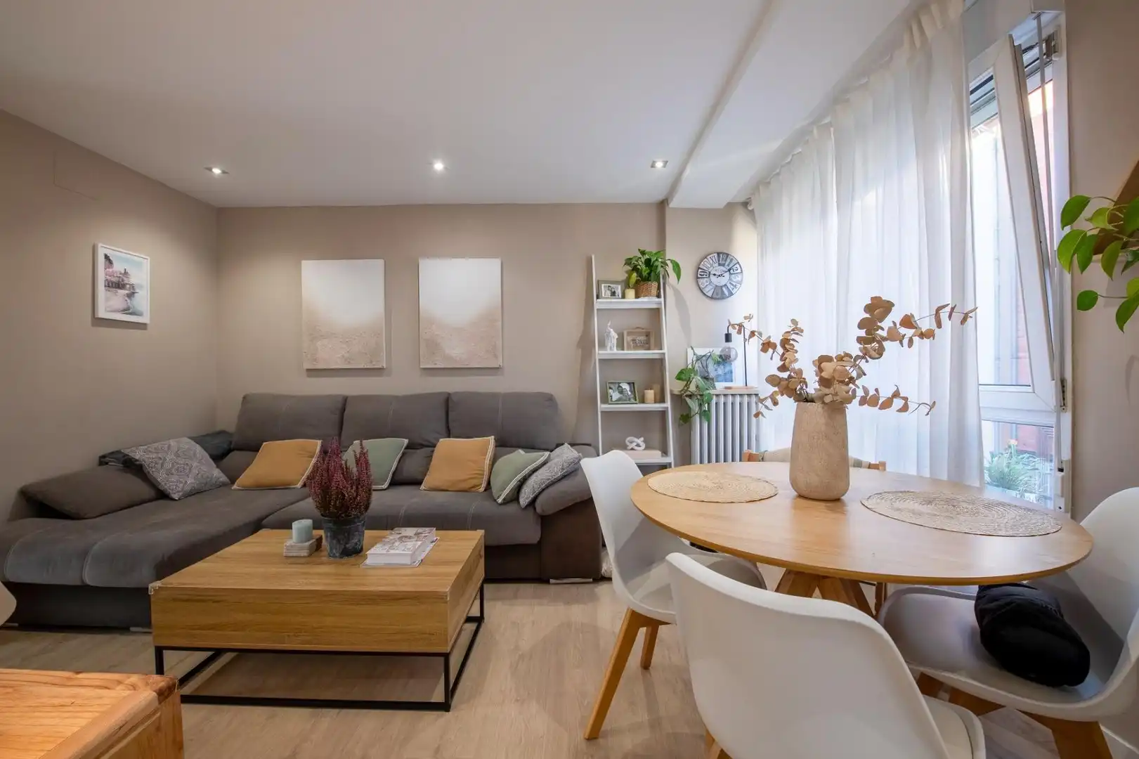 Sala de estar de Piso en venta en Oviedo  con Calefacción y Amueblado