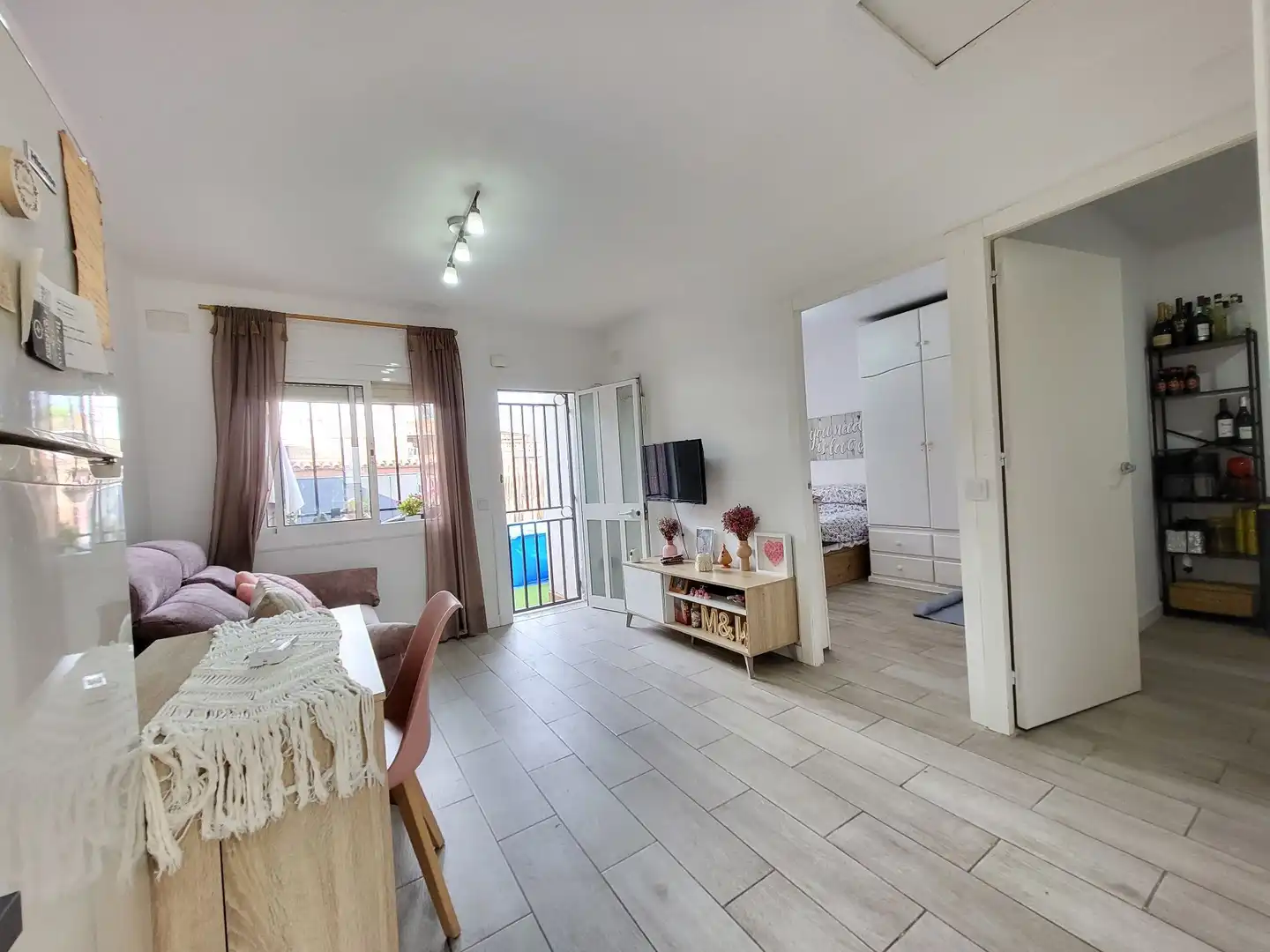 Sala de estar de Casa adosada en venta en Esparreguera con Aire acondicionado, Calefacción y Jardín privado