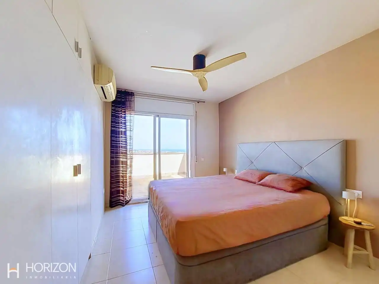 Habitación de Casa adosada en venta en Calafell con Aire acondicionado, Calefacción y Jardín privado