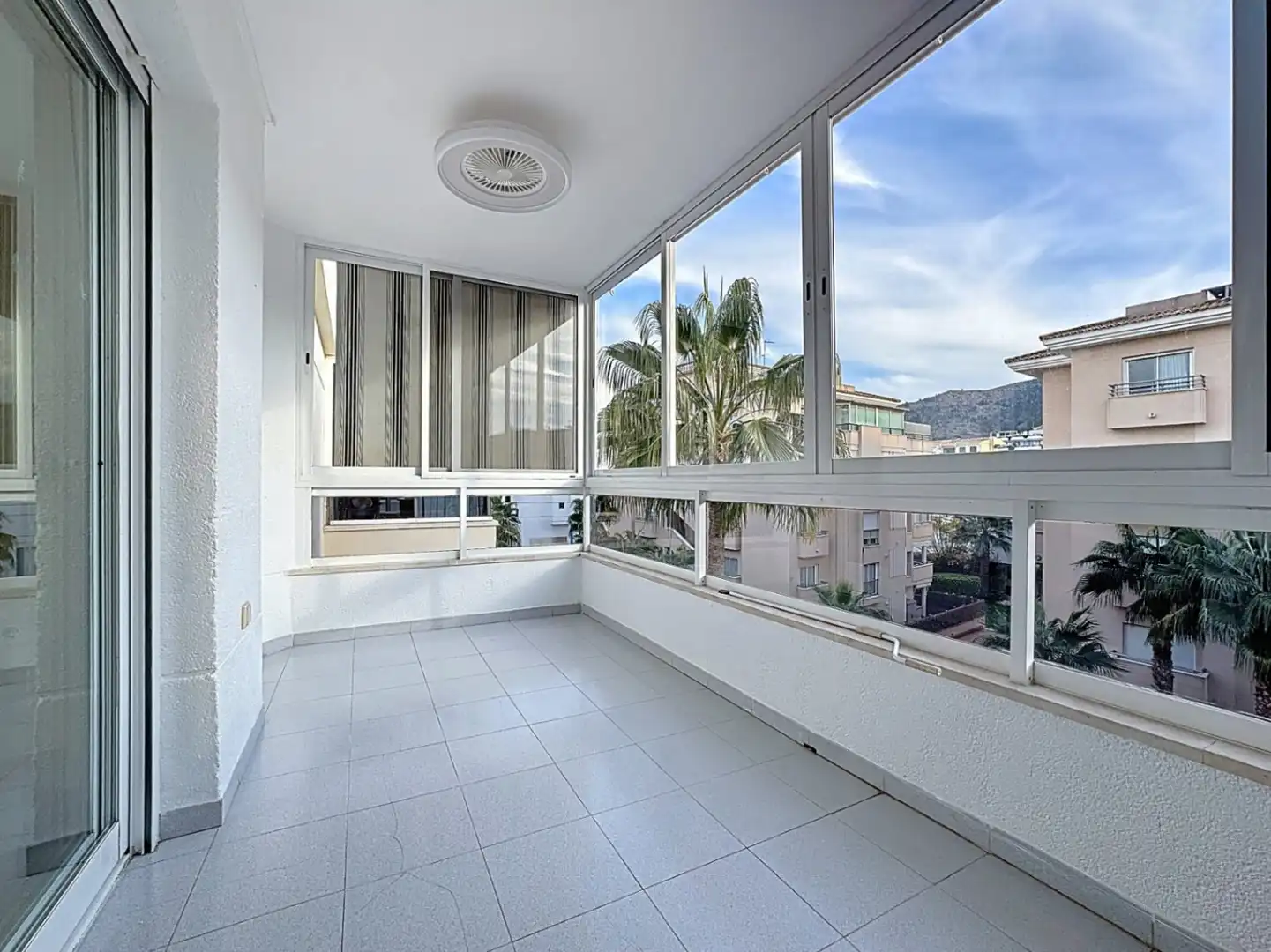 Außenansicht von Wohnung zum Verkauf in L'Alfàs del Pi mit Klimaanlage, Privatgarten und Terrasse