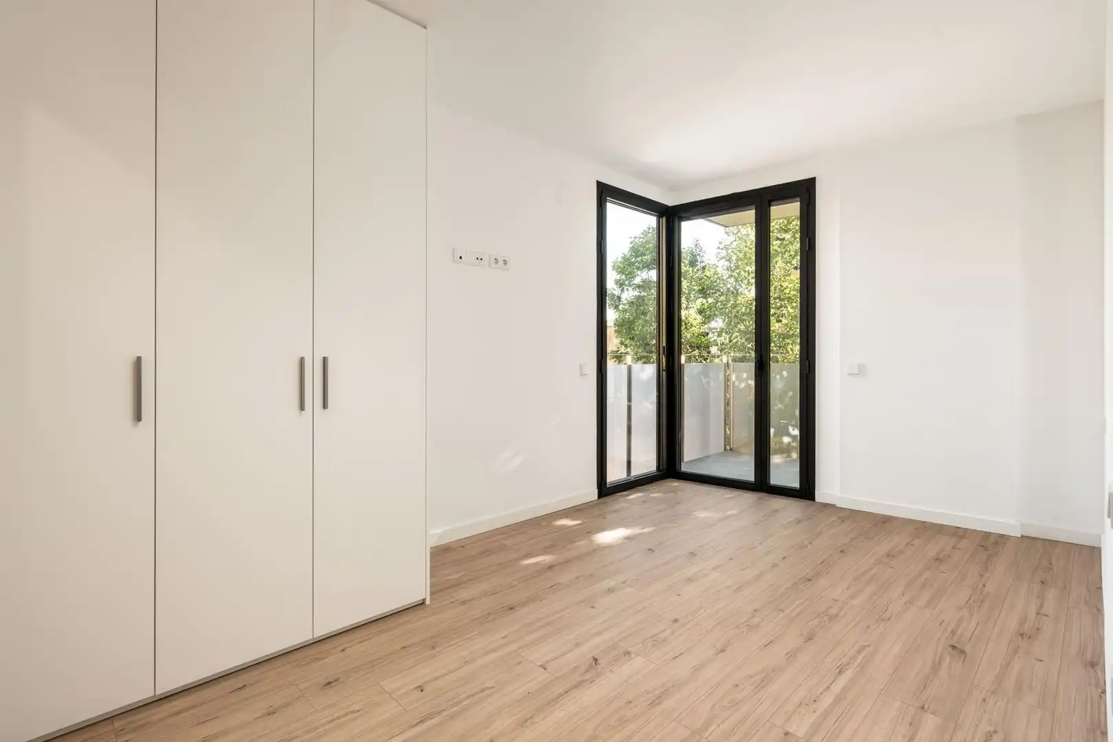 Dormitori de Pis en venda en Badalona amb Aire condicionat, Parquet i Terrassa