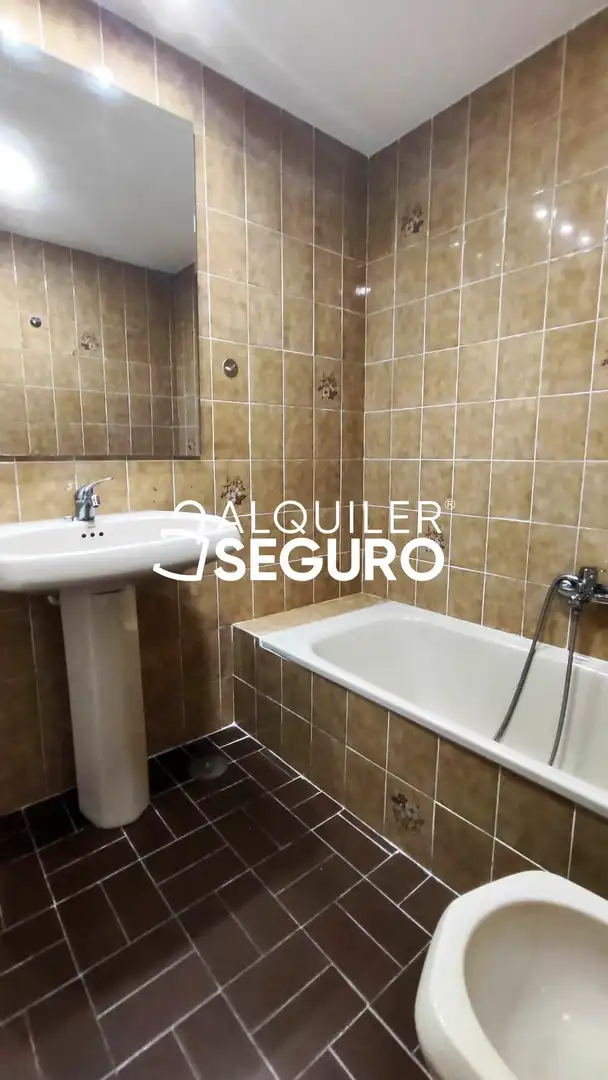 Bany de Pis de lloguer en Valencia amb Aire condicionat i Moblat