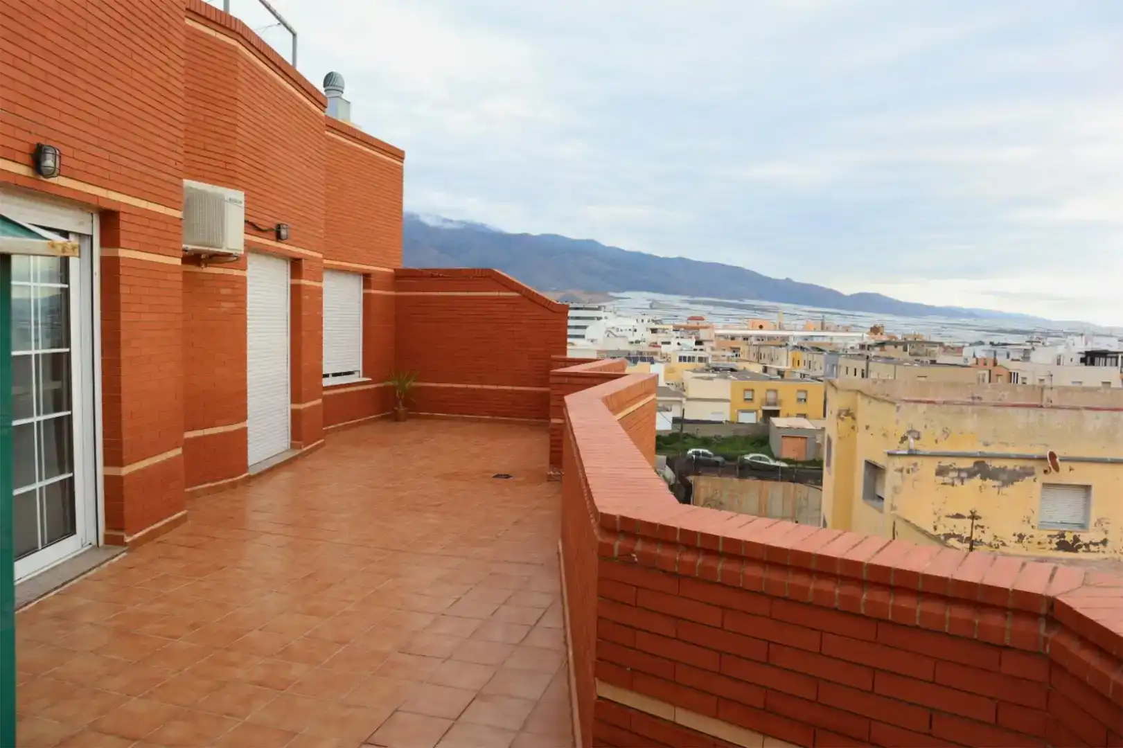 Vista exterior de Àtic en venda en El Ejido amb Aire condicionat