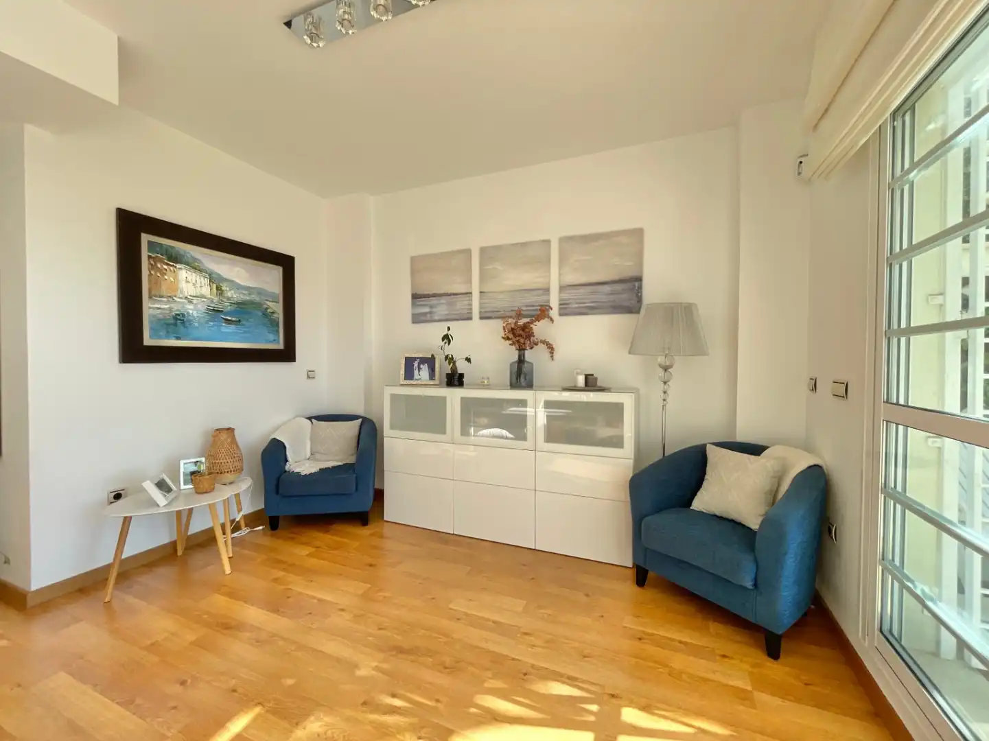 Wohnzimmer von Einfamilien-Reihenhaus zum Verkauf in Málaga mit Klimaanlage, Heizung und Privatgarten