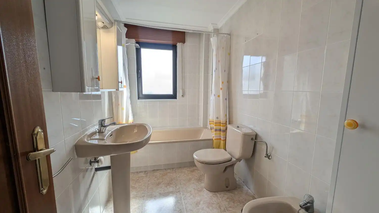 Baño de Piso de alquiler en Piélagos con Calefacción, Terraza y Amueblado