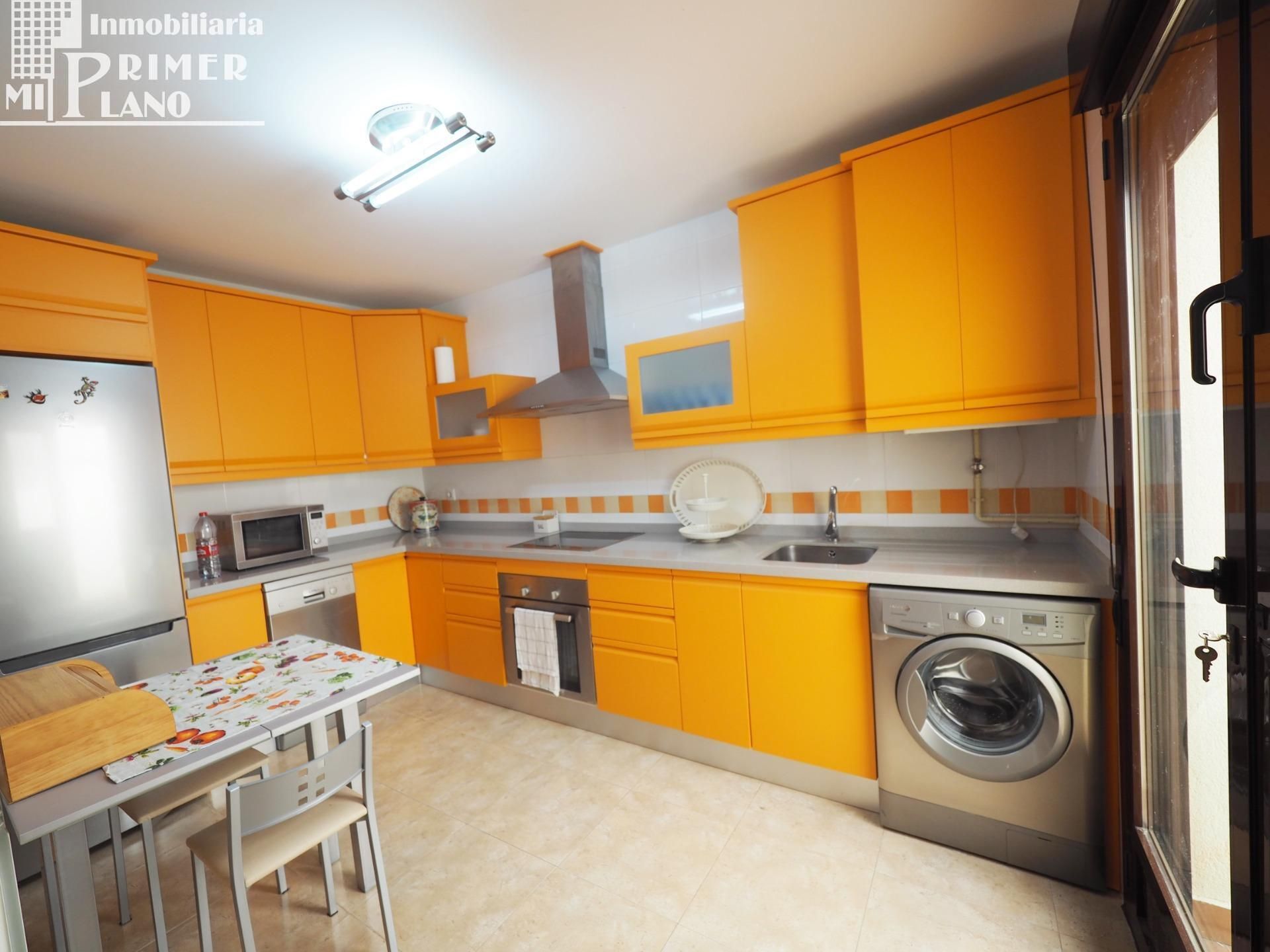 Cuina de Casa adosada en venda en Argamasilla de Alba amb Calefacció