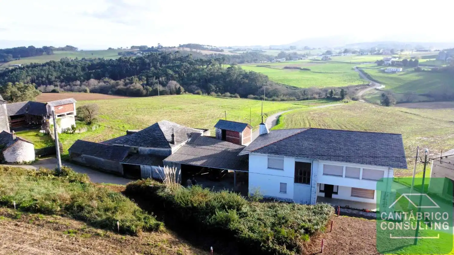 Außenansicht von Haus oder Chalet zum Verkauf in Navia mit Heizung